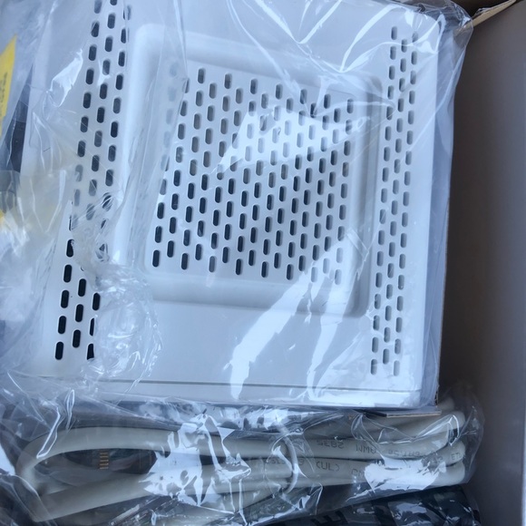 ARRIS SURFboard 1 Gbps SB6190 White Cable Modem DOCSIS 3.0 32 x 8 Gigabit - Picture 9 of 9